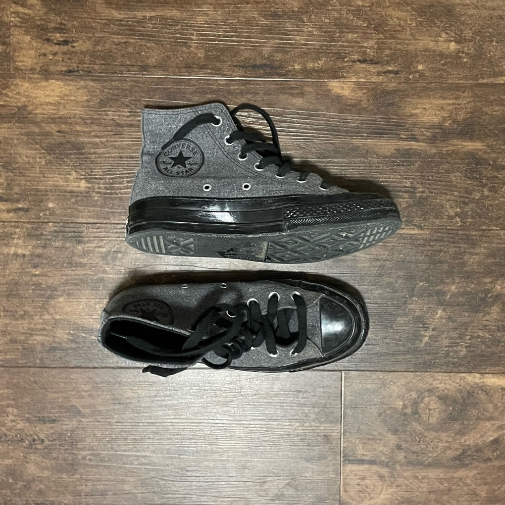 Renew Converse, really good condition, Women’s size 7.